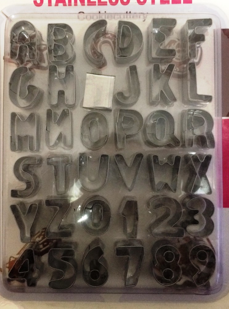 Image of Fondant / Marcipán kiszúró - Betű és szám (fém) készlet